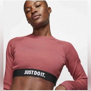Nike NWT Women's Mauve Long Sleeve Athletic Crop Top